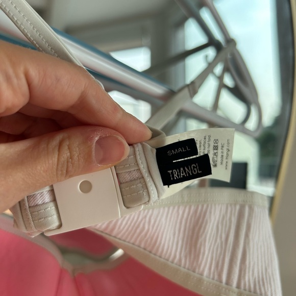 Triangl swim top! 🥥 - Picture 2 of 7